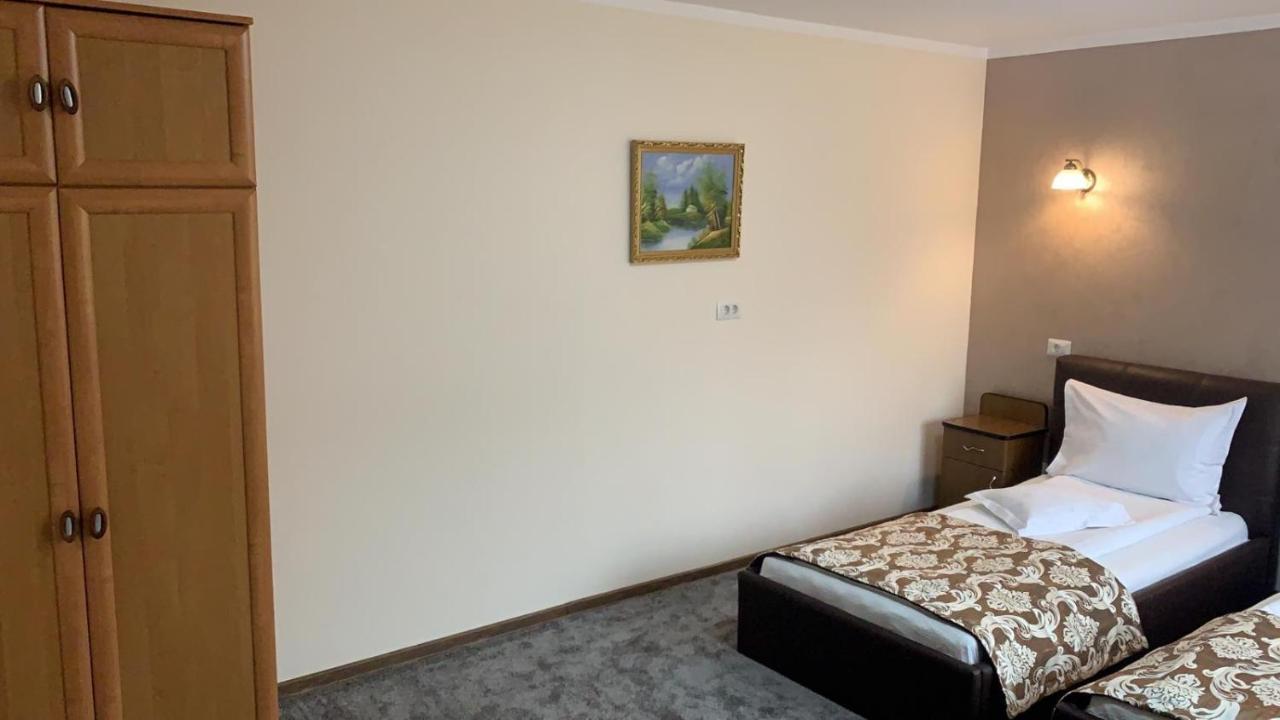 Pensiunea Flora Piatra Neamţ Dış mekan fotoğraf