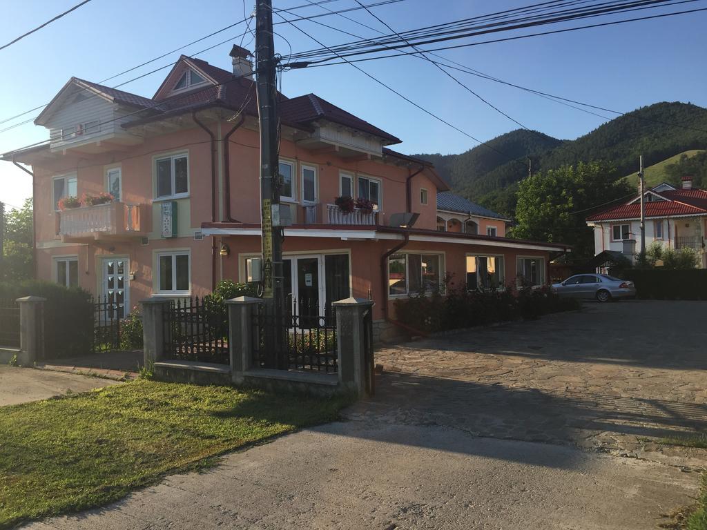 Pensiunea Flora Piatra Neamţ Dış mekan fotoğraf